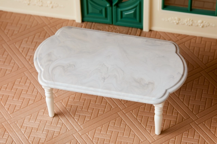 Design marbré de la table et du plan de travail de cuisine