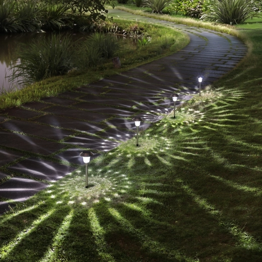 Installation rapide en les plantant dans le sol