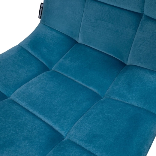 Velours doux et surpiqûres confortables