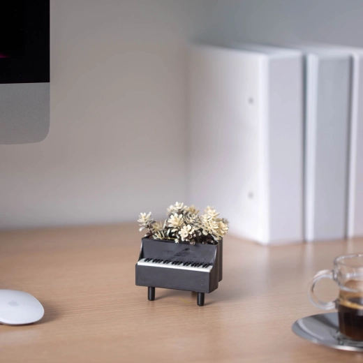 Plante artificielle dans un pot en forme de piano - 1 pièce