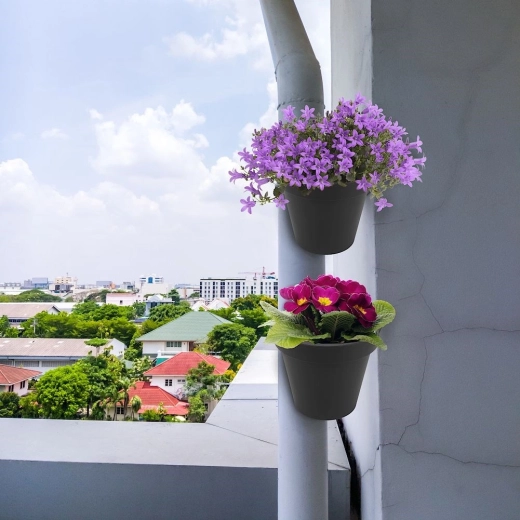 Fixation stable sur gouttière et tuyaux