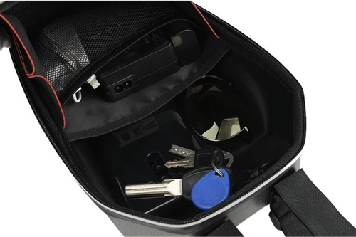 Espace intérieur bien organisé : 5 l + 4 poches