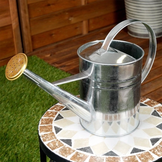 Remplissage aisé et arrosage précis