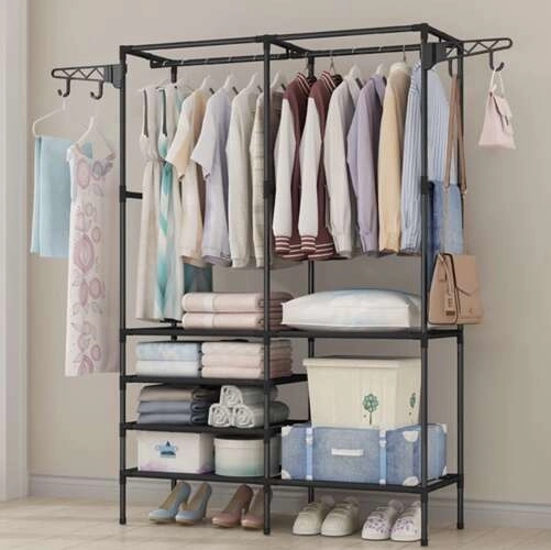 Organisation claire des vêtements et des accessoires