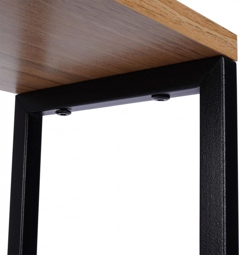 Structure métallique solide et décor bois