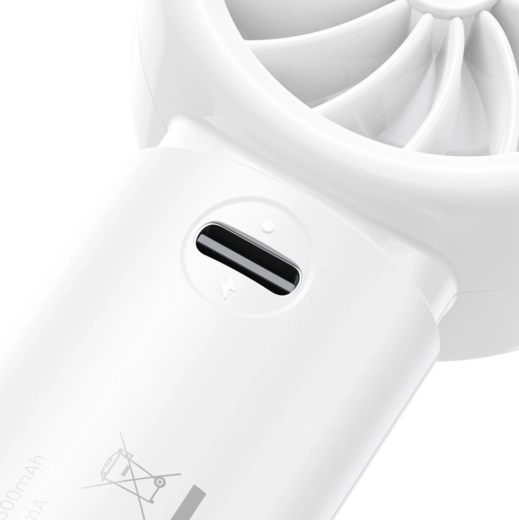 Recharge via USB‑C et indication LED