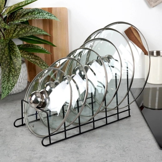 Structure métallique résistante en noir