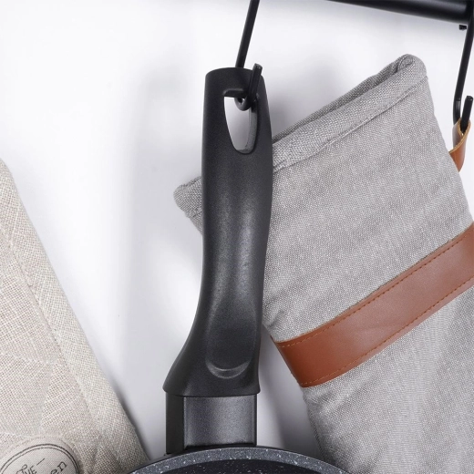 Poignée ergonomique, froide au toucher, et rangement facile