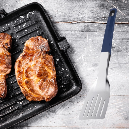 Large lame ajourée pour un retournement facile