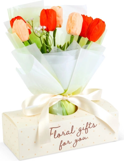 Décoration de tulipes artificielles dans un sac cadeau