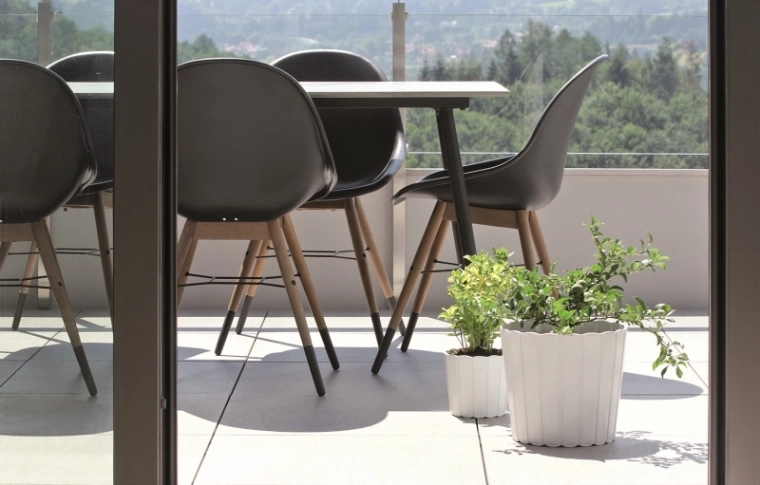 Design à lattes élégant pour intérieur et extérieur modernes