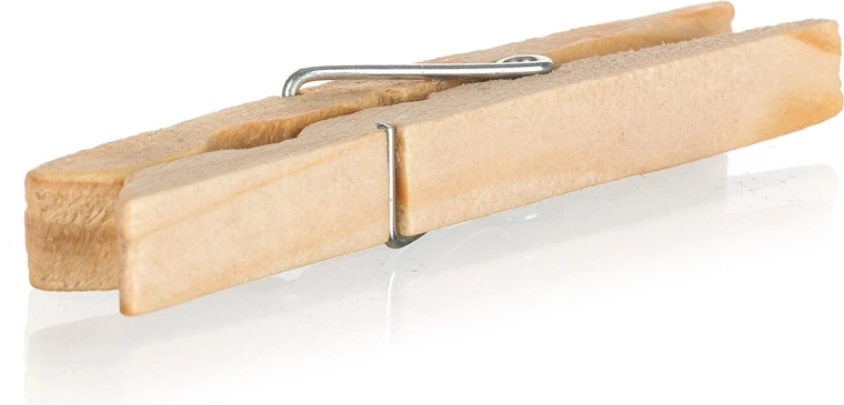 Prise ferme grâce au ressort métallique