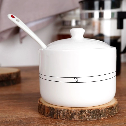 Service pratique avec couvercle et cuillère