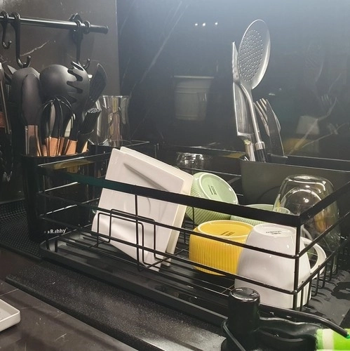 Design loft noir pour une cuisine moderne