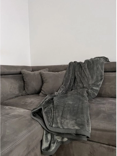 Décoration élégante et jeté pratique
