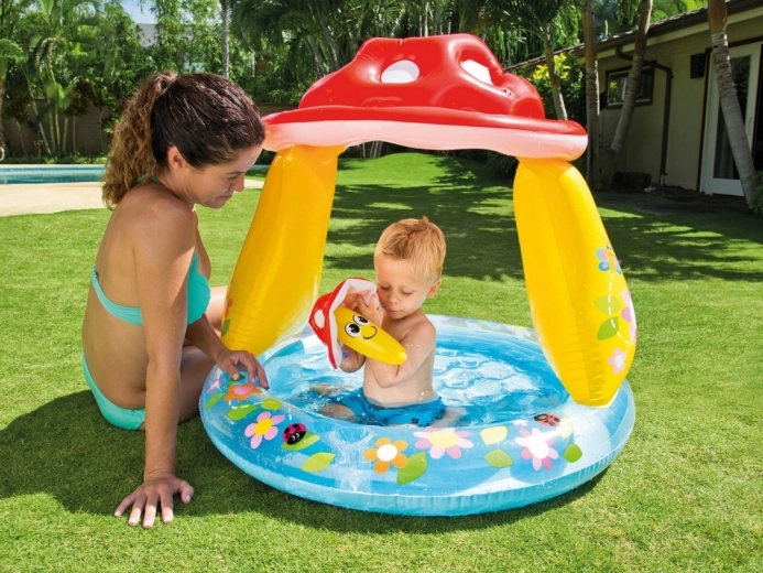 Une piscine confortable pour les tout-petits