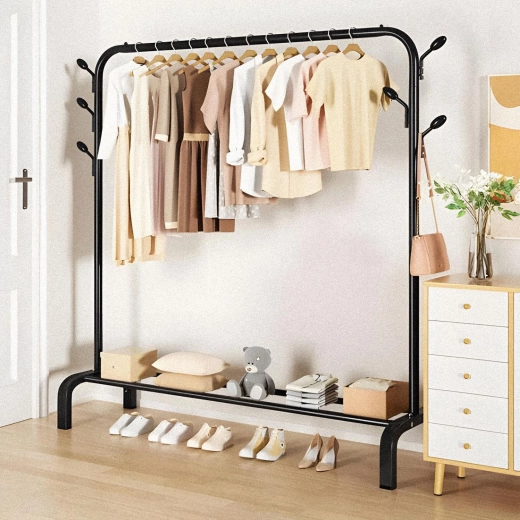 Étagère inférieure pour chaussures et espace de rangement
