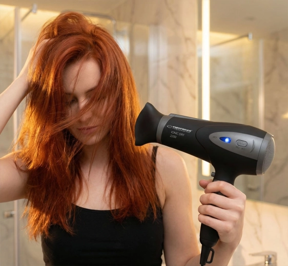Ionisation pour une coiffure plus lisse