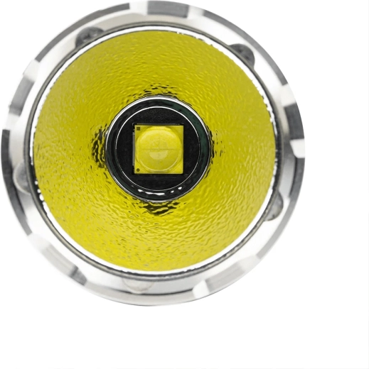 Jusqu’à 4 500 lm et portée de 290 m