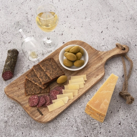 Service élégant de fromages et d’amuse-bouches