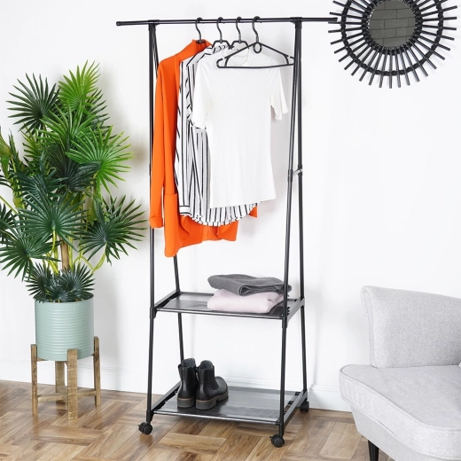 Deux étagères inférieures pratiques