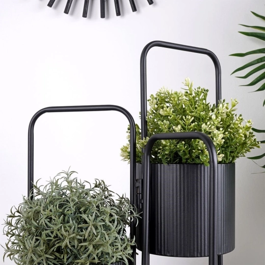 Métal robuste et plateaux rainurés