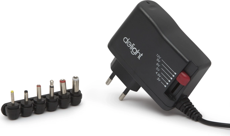 Adaptateur secteur universel avec connecteurs interchangeables