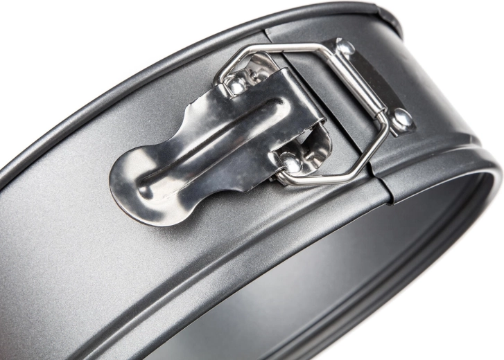 Ouverture latérale pour un démoulage facile du gâteau