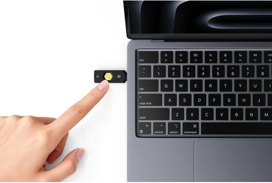Validation tactile via USB‑C et NFC