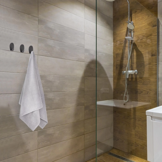 Ordre dans la salle de bain et la cuisine