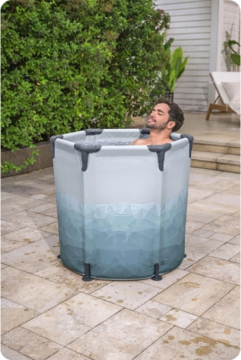 Bains froids confortables à la maison comme à l’extérieur