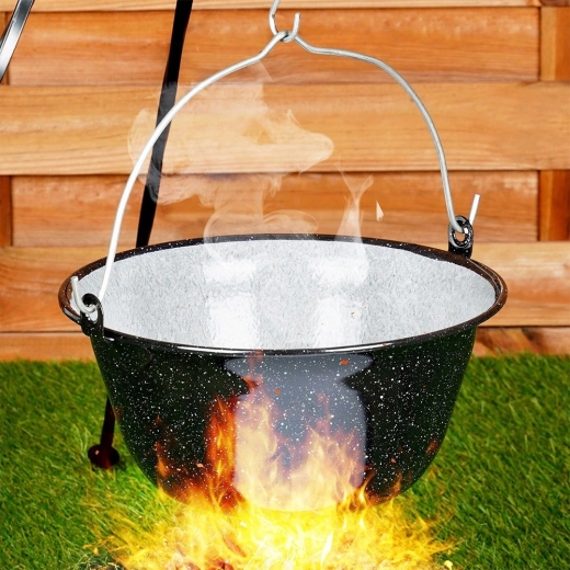 Suspension confortable au-dessus du feu