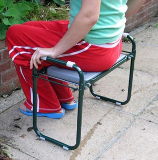 Polyvalent 2-en-1 : genouillère et siège