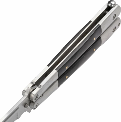 Ouverture fluide et verrou balisong sécurisé