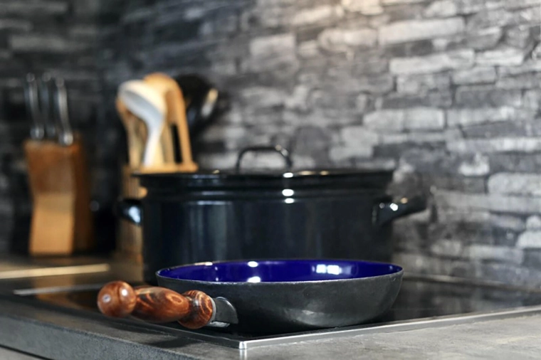 Compatible avec l’induction et tous types de plaques