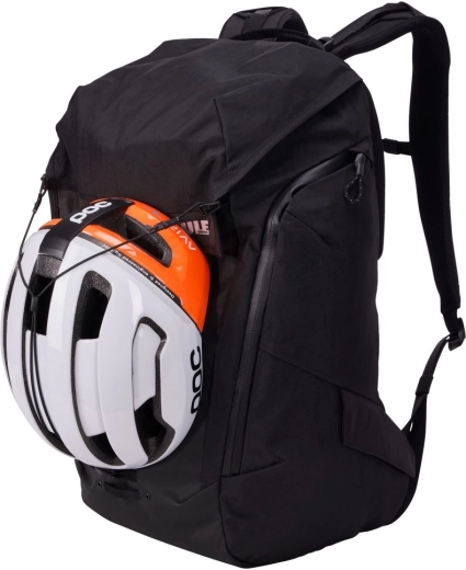 Fixation du casque et espaces de rangement extérieurs pratiques