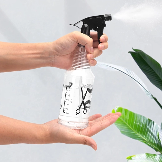 Réservoir transparent avec repères pour contrôler le niveau