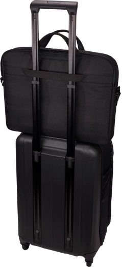 Prête pour voyager avec une valise
