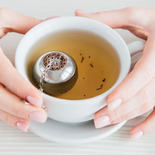 Infusion limpide sans feuilles