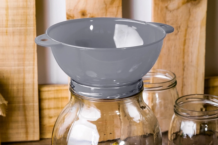 Un помощник pratique pour la mise en bocaux à la maison