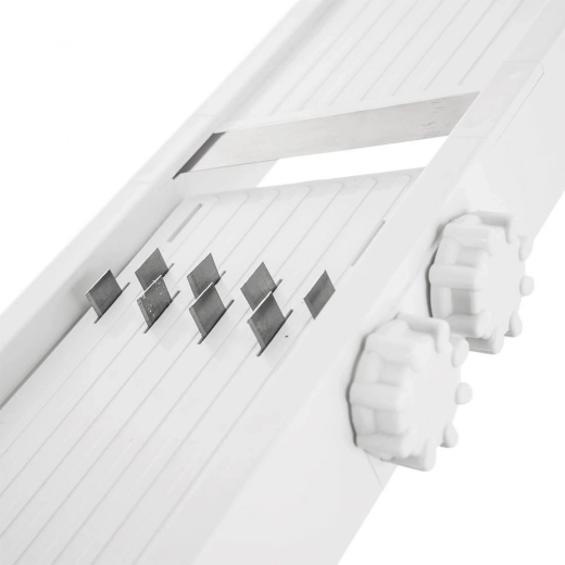 Lames en inox affûtées pour une coupe nette