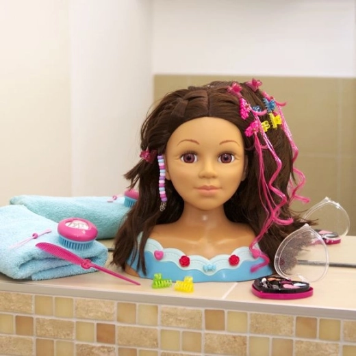 Longs cheveux bruns pour des coiffures créatives