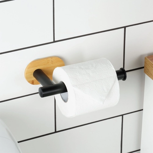 Alliance élégante du bambou et de l’inox noir