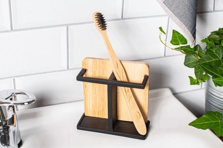 Pour plusieurs brosses et une salle de bain partagée
