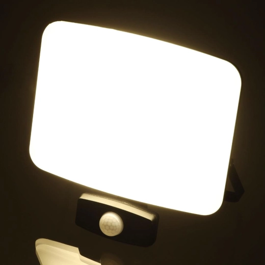 Lumière blanche neutre intense