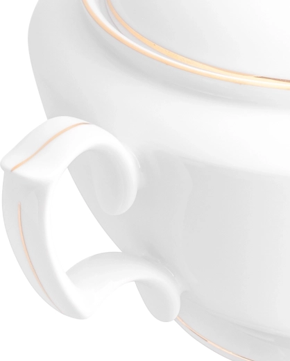Assiettes, bols et tasses dans un même style