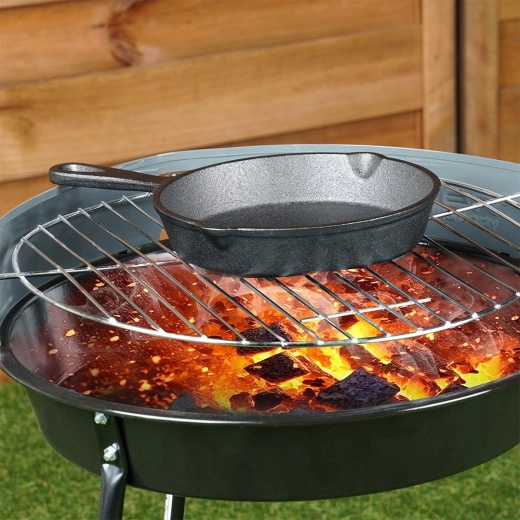 Utilisation polyvalente sur la cuisinière, au four et sur le gril