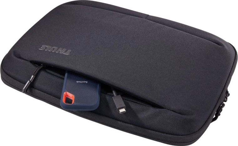 Rangement intelligent des accessoires dans la poche avant