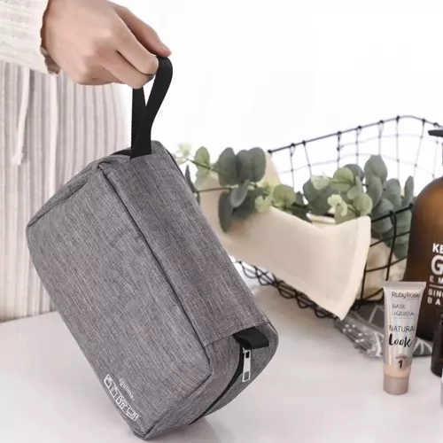 Matériau imperméable, fermeture éclair et poignée pratique