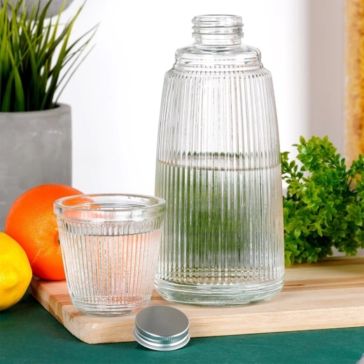 Carafe pratique avec couvercle à vis